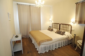 Traditional Apartment, 2 Bedrooms (Las Sequeras) | 1 bedroom, minibar, in-room safe, individually decorated - Solaz del Moros (Anaya)