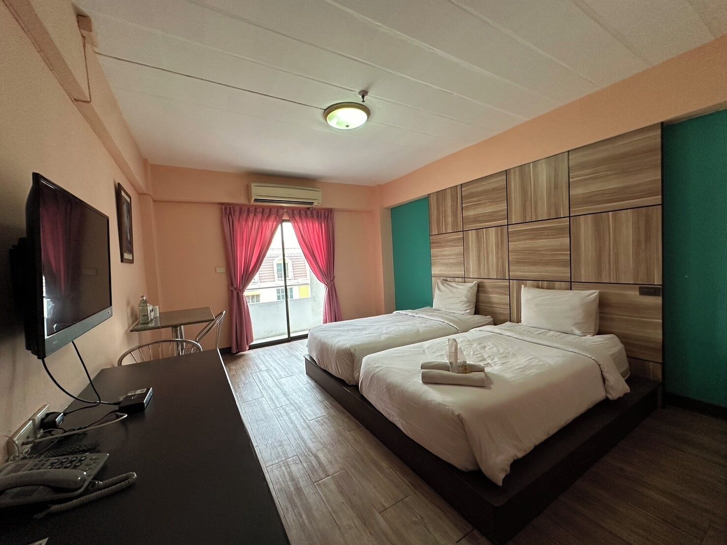 Kahden hengen superior-huone (kaksi sänkyä) | Minibaari, yksilöllisesti kalustettu, ilmaiset vauvansängyt