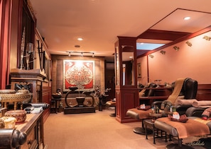 Vartalohoitoja, aromaterapiaa, thai-hierontaa, vartalokääreitä