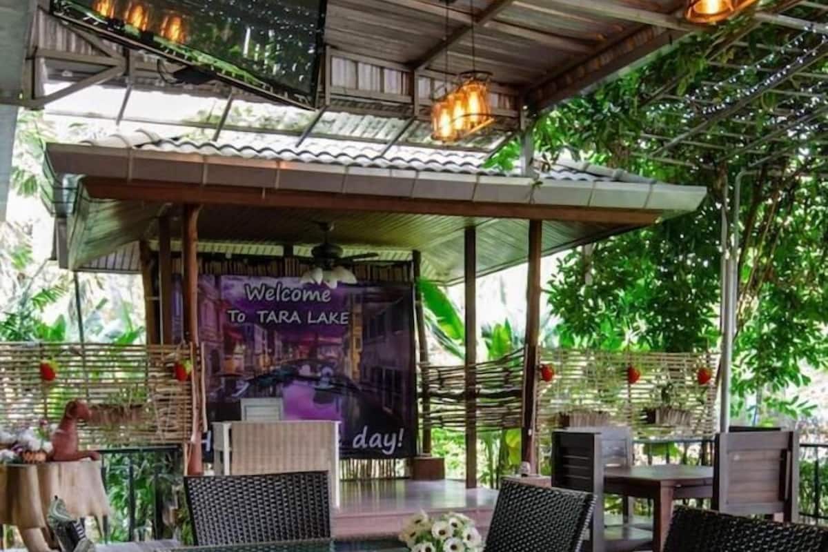Outdoor dining | 2 restaurants, dinner served, Thai cuisine