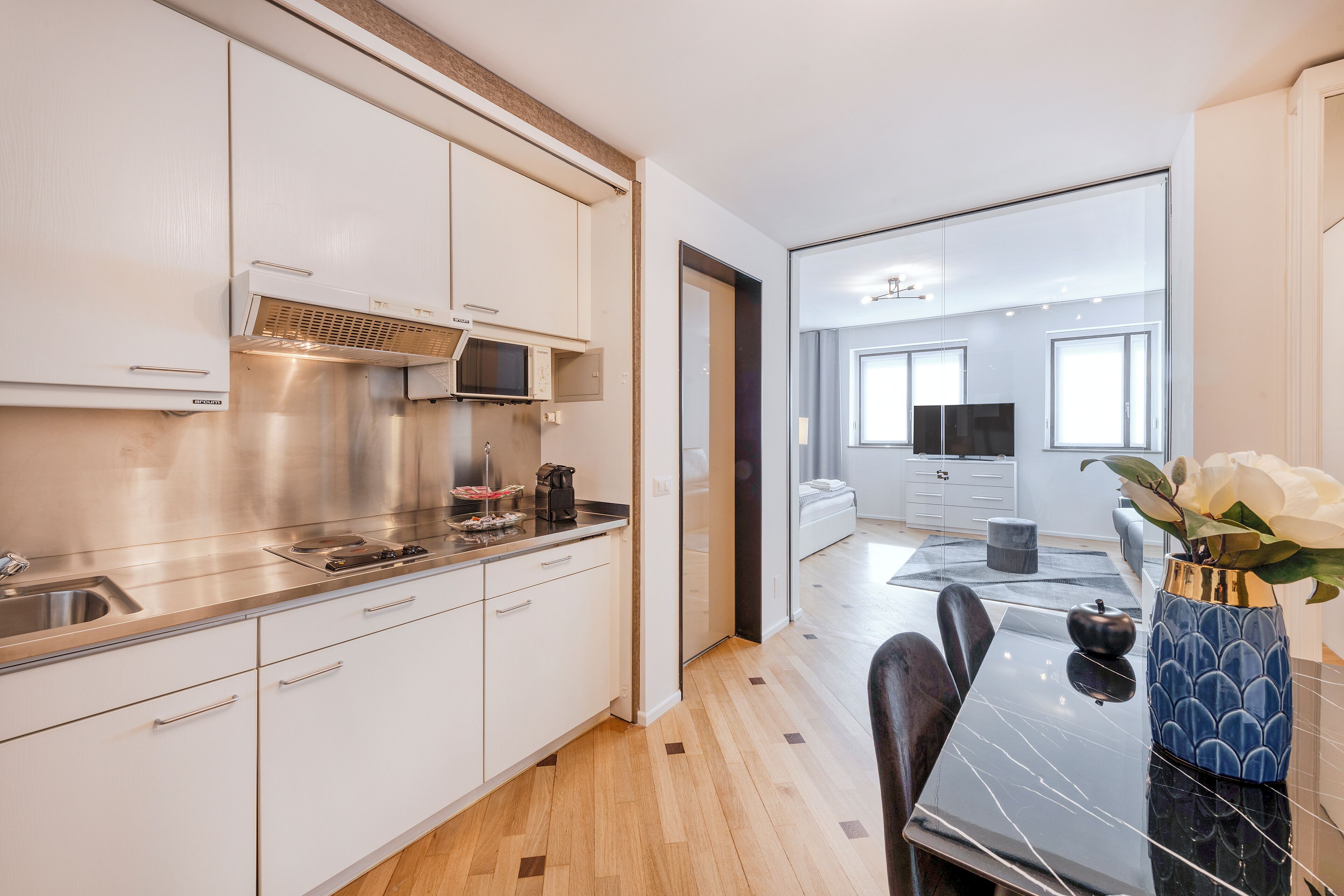 Suite Toscanini 8 | Private kitchen | Fridge, microwave, stovetop, espresso maker