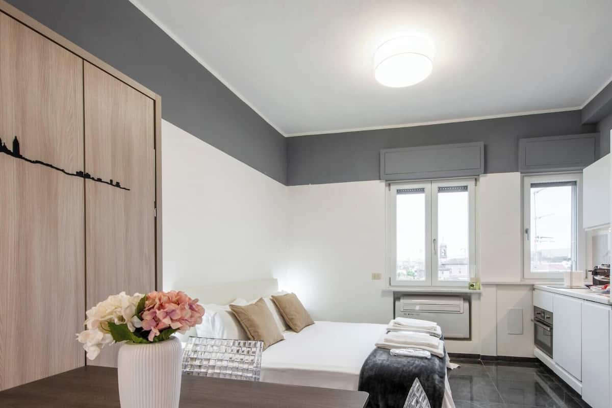 Suite Cavour ( Via Senato 37 ) | Premium bedding, minibar, in-room safe, individually furnished
