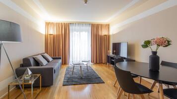 Suite Toscanini IV | Living area | 40-inch LCD TV with satellite channels, TV