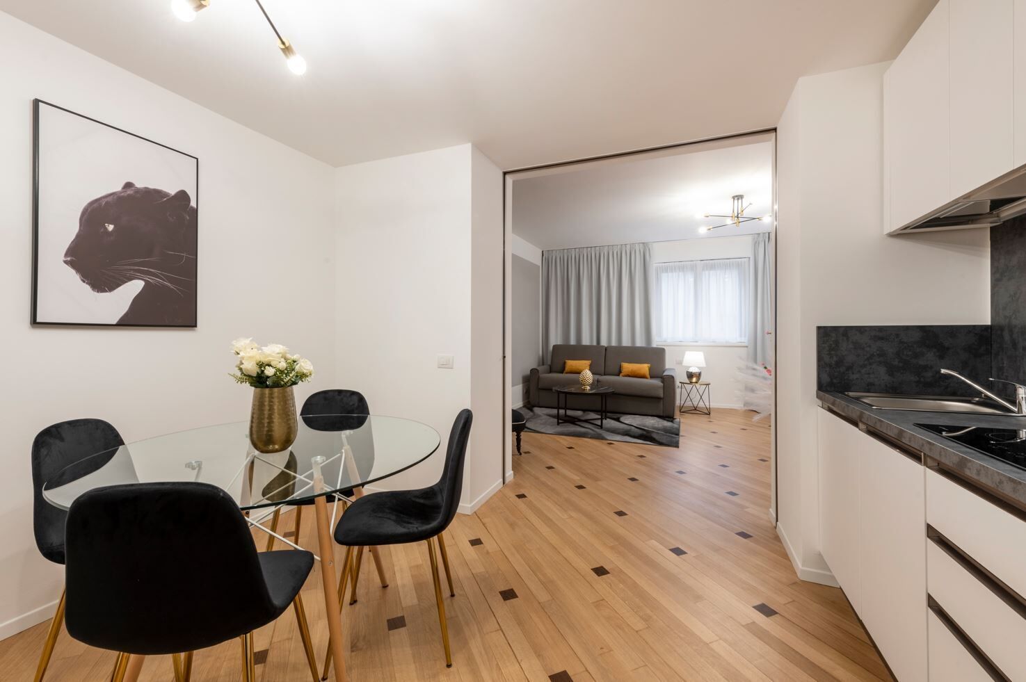 Suite Toscanini 7 | Living area | 40-inch LCD TV with satellite channels, TV