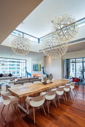 Ambassador Six Bedroom Suite | Living area | 42-inch LCD TV with satellite channels