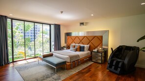 Embassy Suite Six Bedroom Duplex