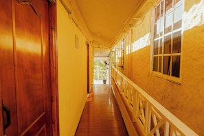 Phòng đôi Superior, 1 giường đôi, phòng tắm riêng, quang cảnh một góc biển | Két bảo mật tại phòng, trang trí khác biệt 