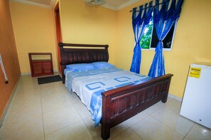 Standard dubbelrum | Värdeförvaringsskåp på rummet, individuell inredning och unika möbler