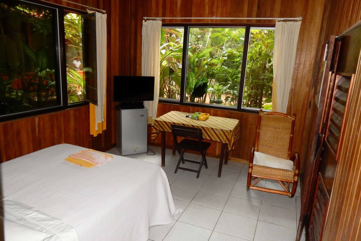 standard room | minibar, individually furnished, desk, blackout curtains