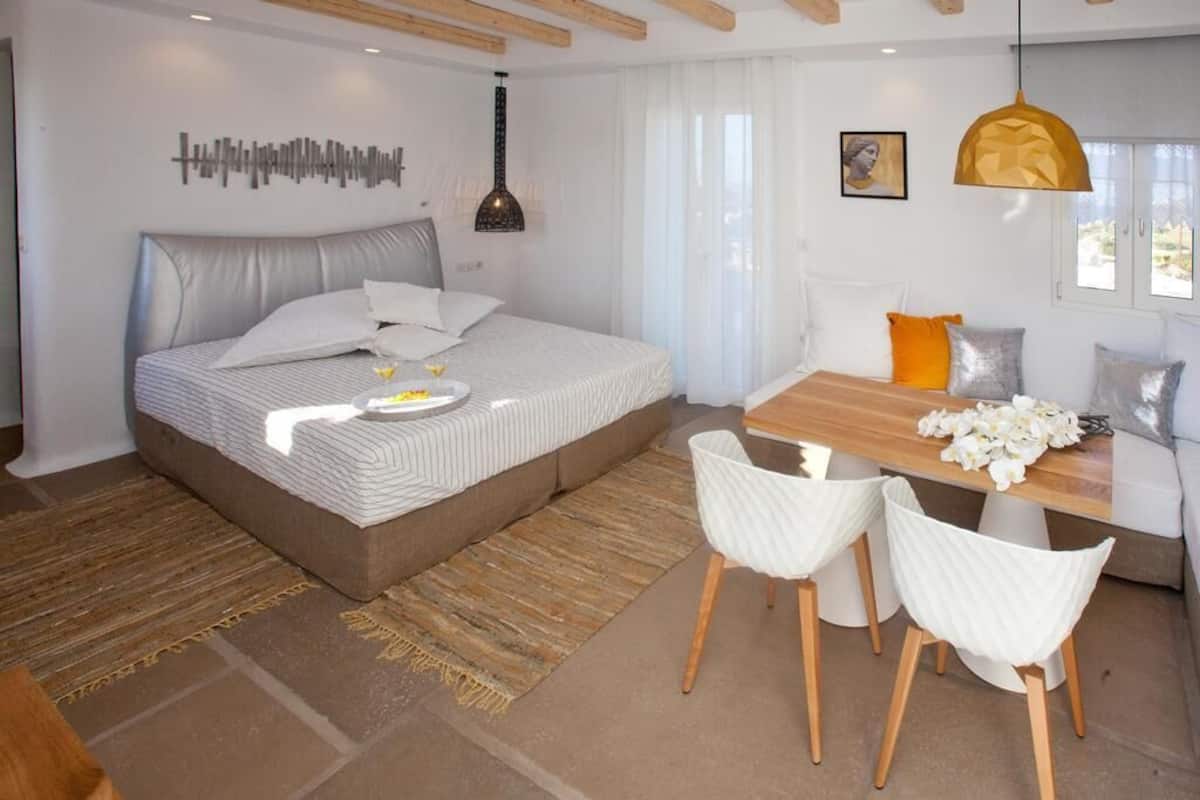 Minibar, bureau, chambres insonorisées, fer et planche à repasser