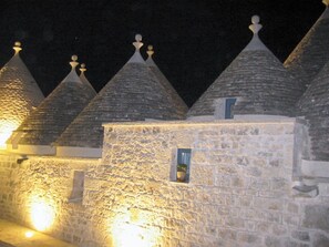 Unclassified image, 2 of 46, button - Trulli Gallo Rosso (Martina Franca)