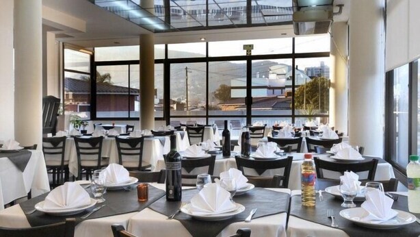 Breakfast, lunch and dinner served - Hotel Imperial (Villa Carlos Paz)