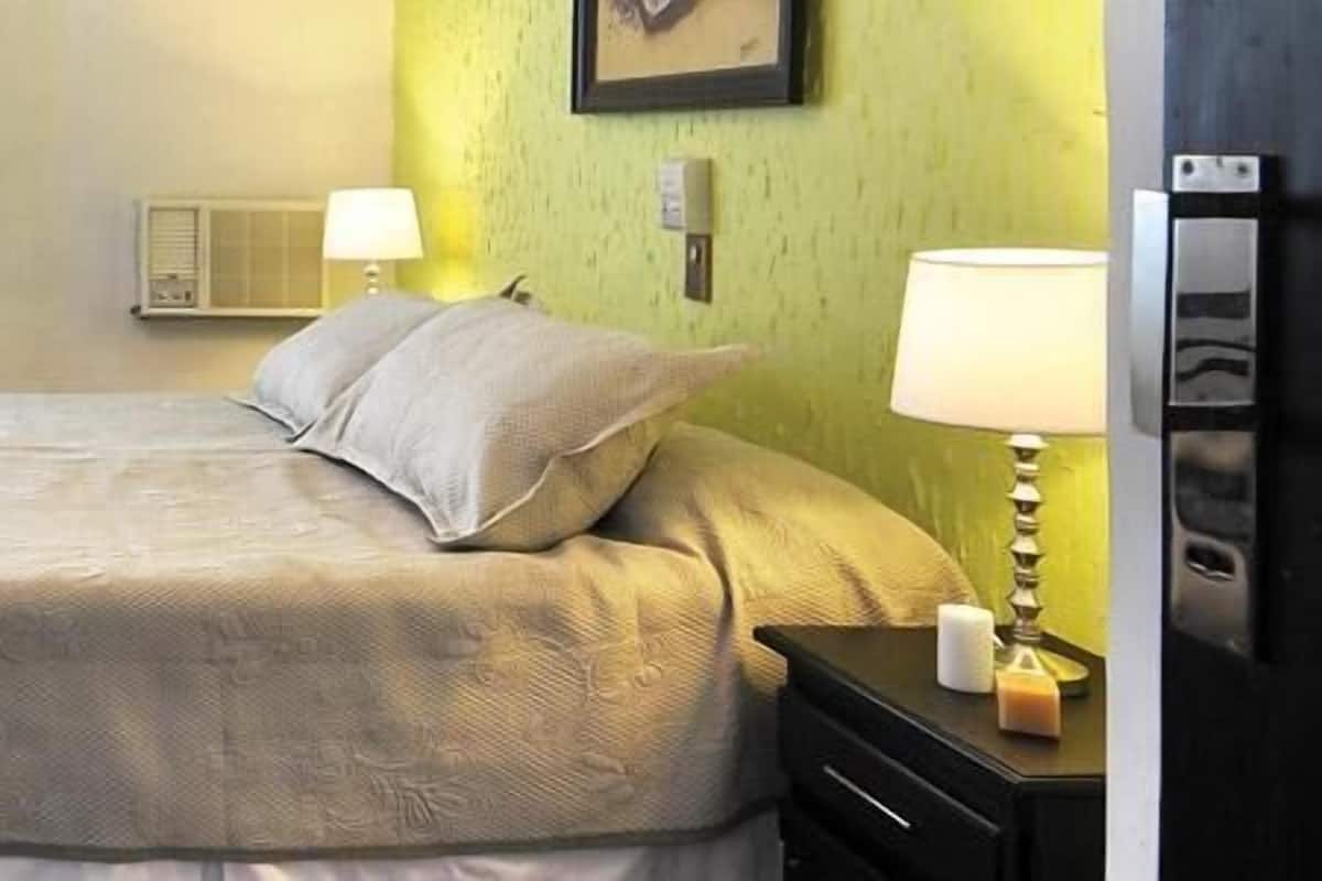 In-room safe, free WiFi