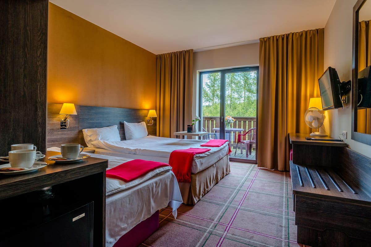 family room | in-room safe, desk, iron/ironing board, cots/infant beds