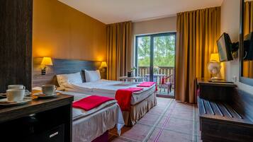 家庭客房 | 房內夾萬、書桌、熨斗/熨衫板、嬰兒床 (收費)