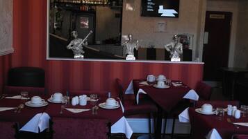 Desayuno inglés (GBP 5.50 por persona)