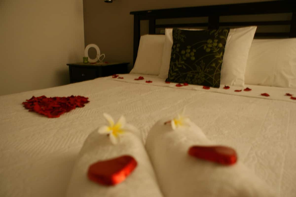 Deluxe Room, 1 Queen Bed | Select Comfort beds, individually decorated, individually furnished