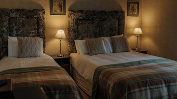 Habitació triple, 1 dormitori | 1 dormitori, roba de llit d'alta qualitat i decoració individual