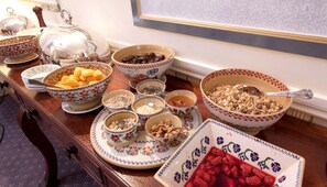 Tägliches großes Frühstück gegen Gebühr