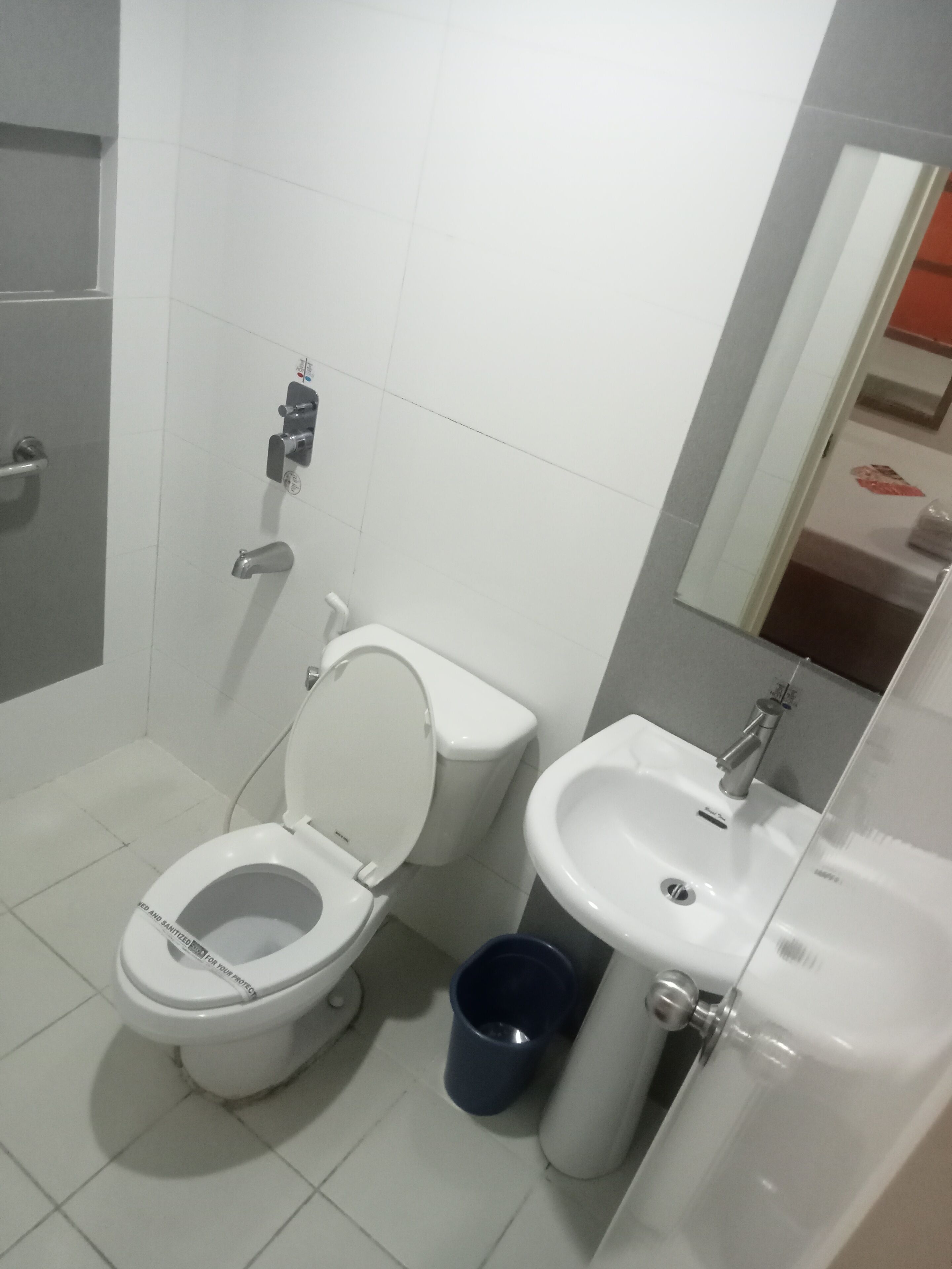 A bathroom with a toilet, bidet, and sink.