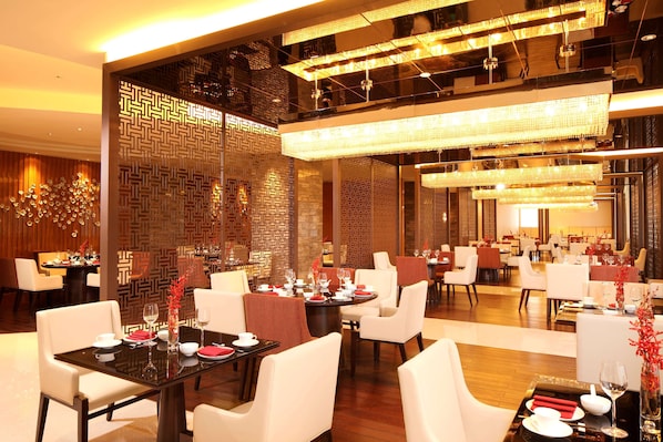 2 restaurants, breakfast, lunch, dinner served; Chinese cuisine