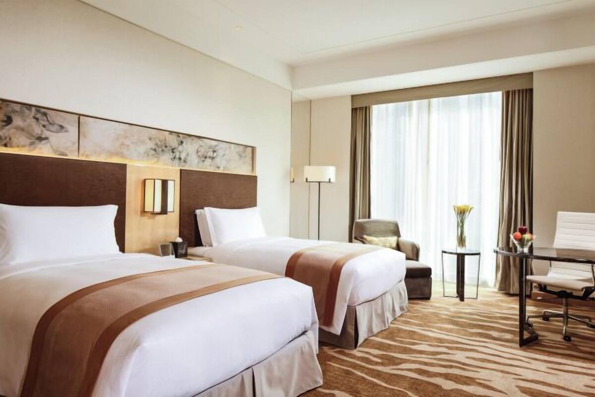 Minibar, caixa forta a l'habitació i escriptori