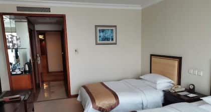 Donsheng Hotel