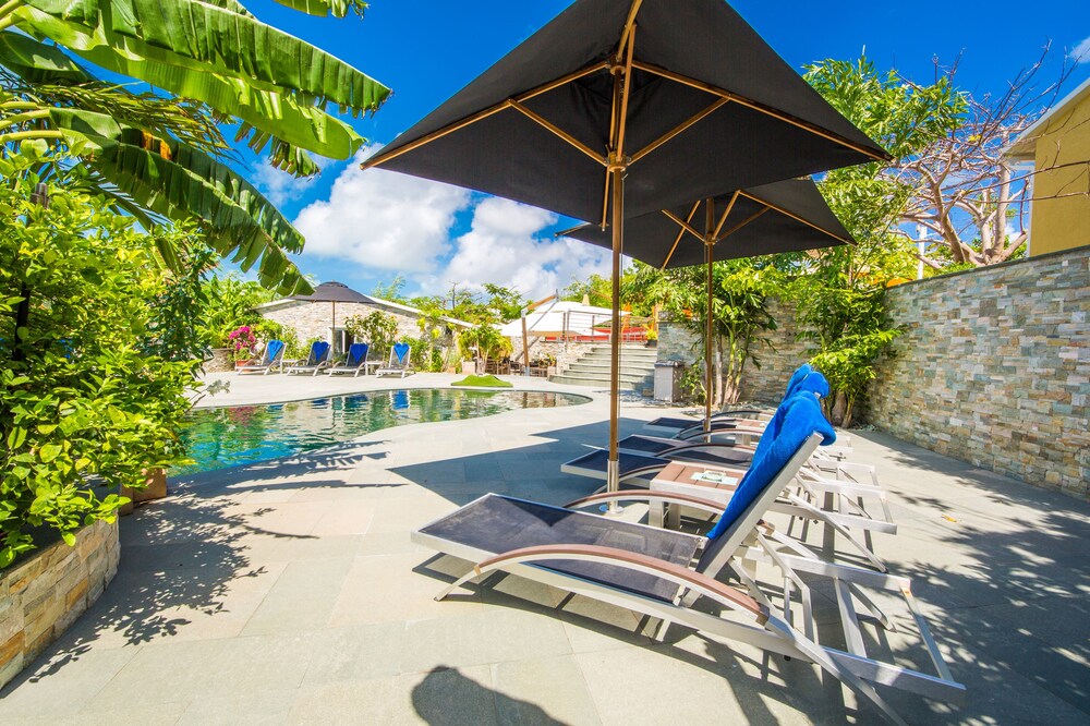 Kokomo Botanical Resort - Caribbean Family Cottages