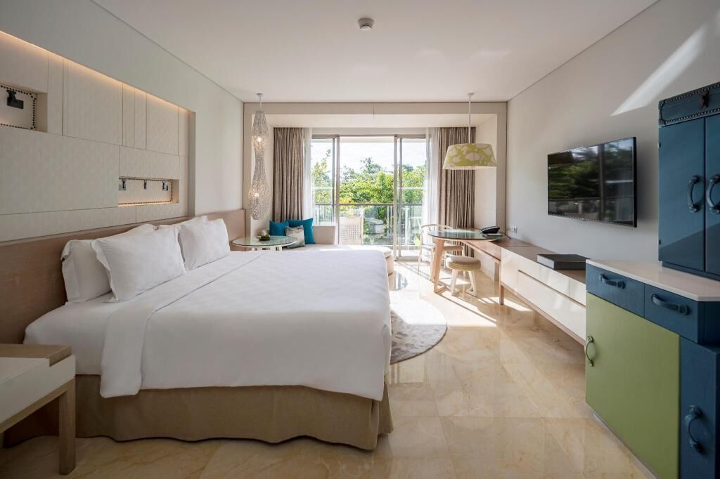 Premium bedding, minibar, in-room safe, desk