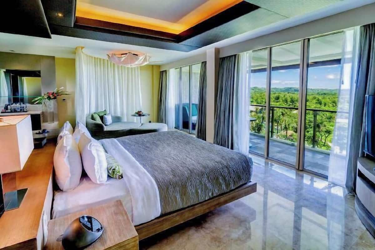 Premium bedding, minibar, in-room safe, desk