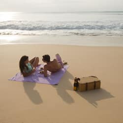 Aan een privéstrand, wit zand