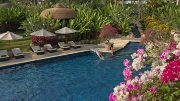 14 piscinas al aire libre