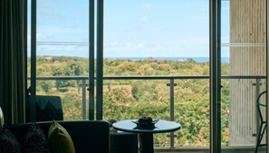 Premium bedding, minibar, in-room safe, desk - RIMBA by AYANA Bali (Jimbaran)