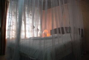 Double or Twin Room | In-room safe, desk, rollaway beds, free WiFi - Osoita Lodge (Ongata Rongai)