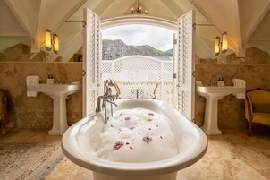 Bañera y ducha independientes, cabezal de ducha tipo lluvia