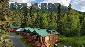 Mountain view - Gwin's Lodge & Roadhouse Est. 1952 (Cooper Landing)