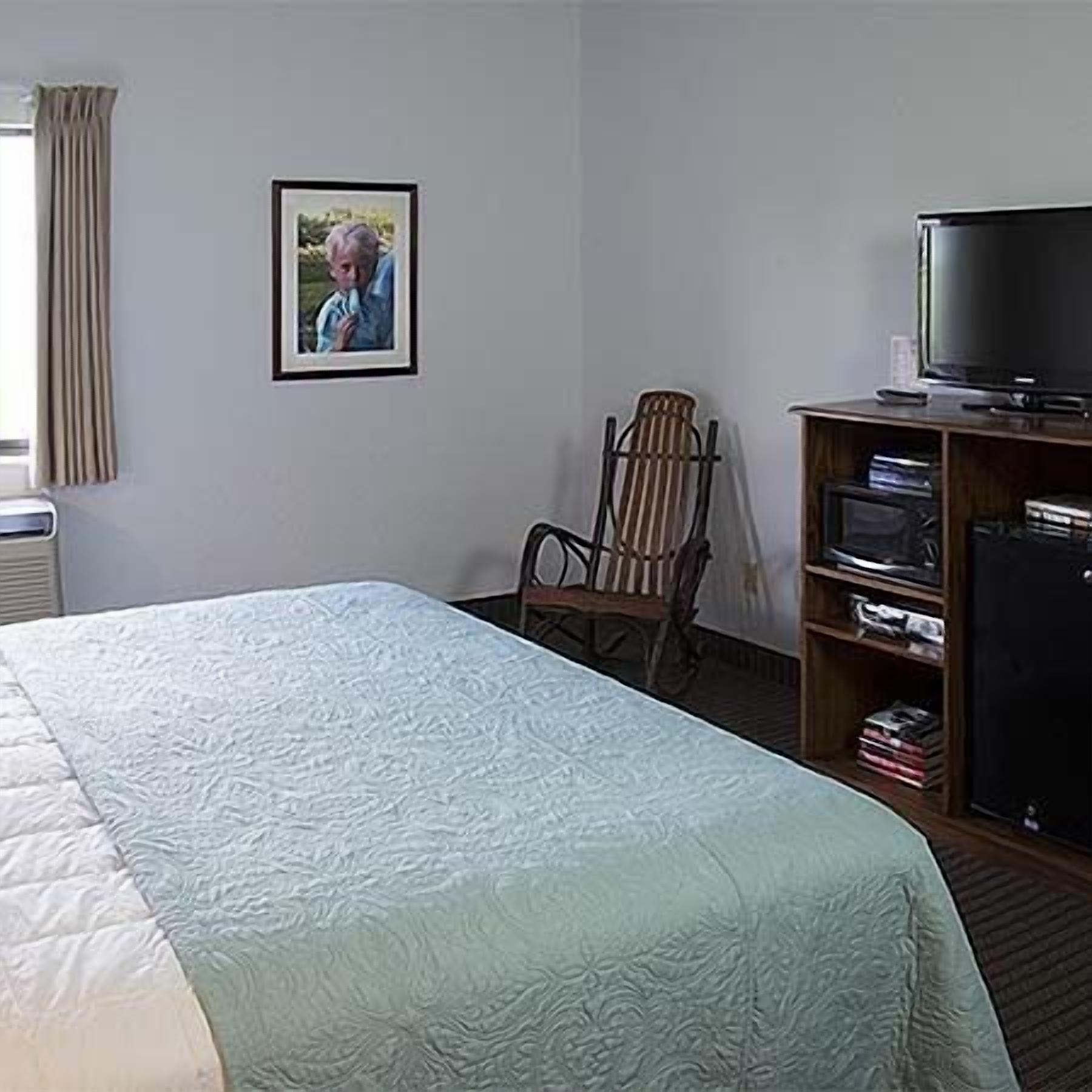 free wifi, bed sheets, alarm clocks