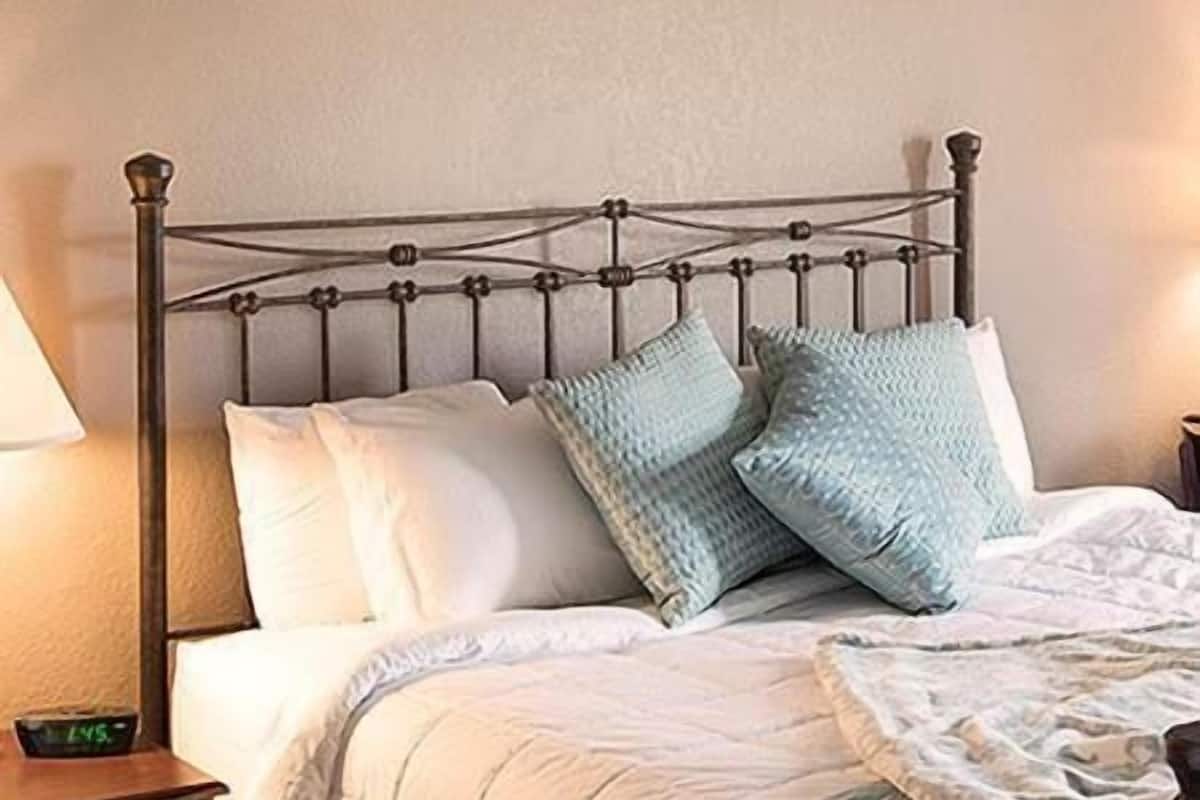 standard single room, 1 king bed | free wifi, bed sheets, alarm clocks