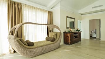 Presidential Apartment, 2 Bedrooms, Balcony, Sea View | Living room