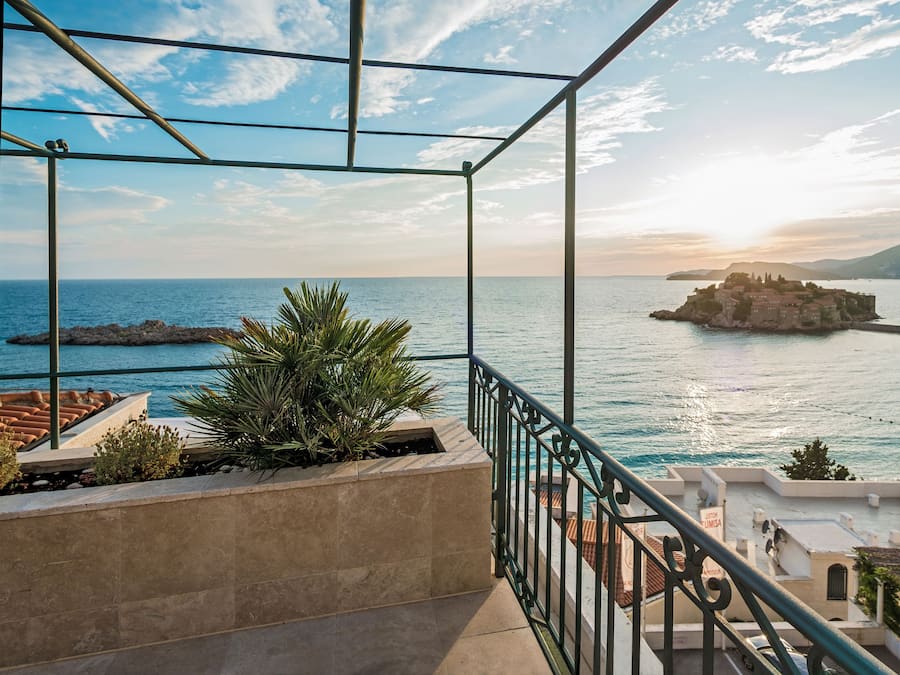 Deluxe-sviitti, parveke, merinäköala | Parveke