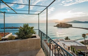 Deluxe Suite, Balcony, Sea View | Balcony - Hotel Azimut (Sveti Stefan)