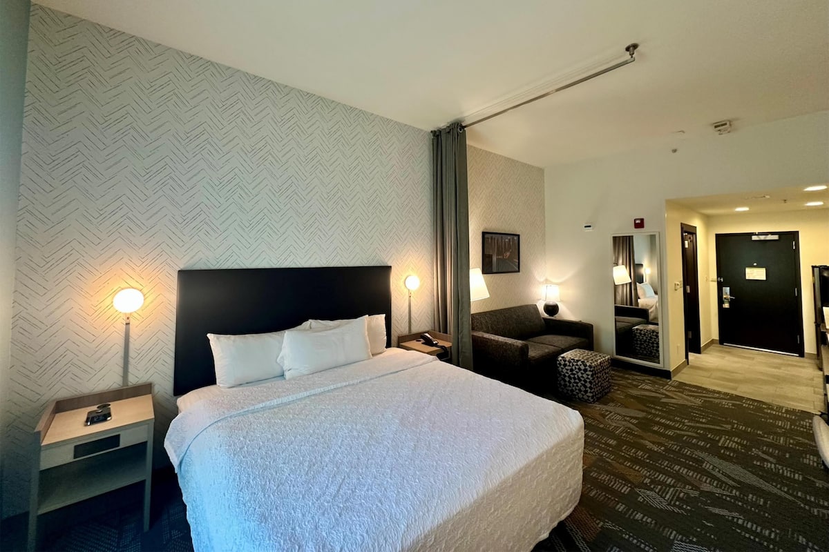 Blackout drapes, iron/ironing board, free WiFi, bed sheets