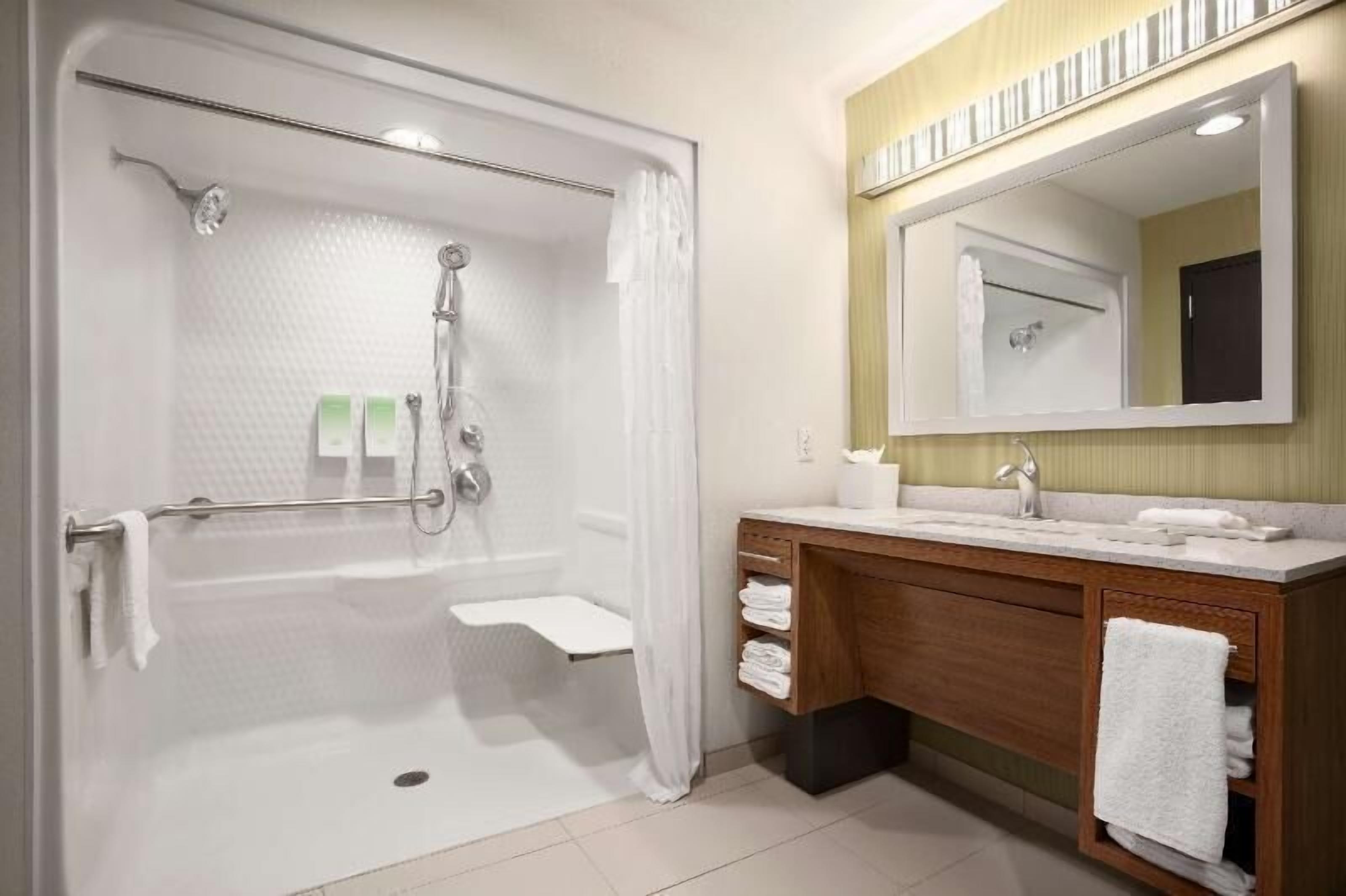 Baño | Amenidades de baño gratuitas, secadora de cabello, toallas, jabón 
