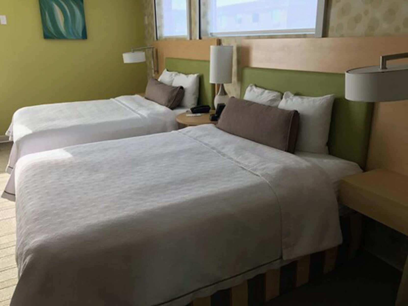 Cortinas blackout, tabla de planchar con plancha y wifi gratis 