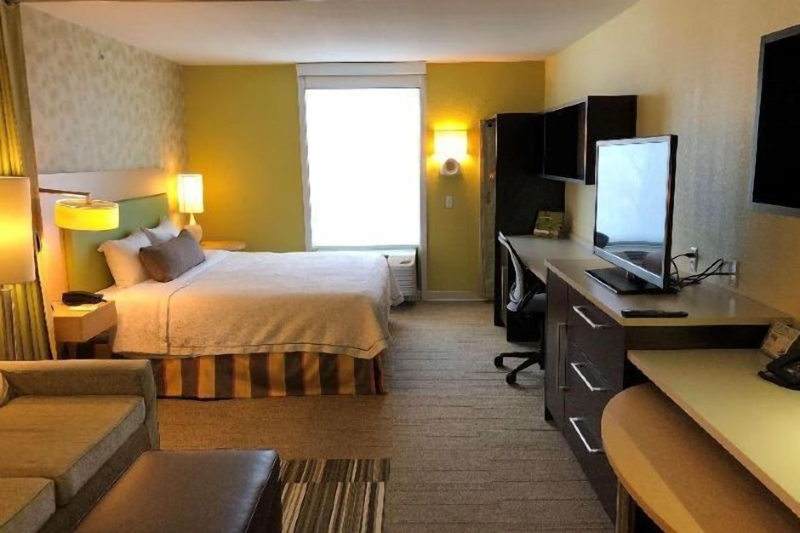 遮光窗簾/窗簾、熨斗/熨衫板、免費 Wi-Fi、床單