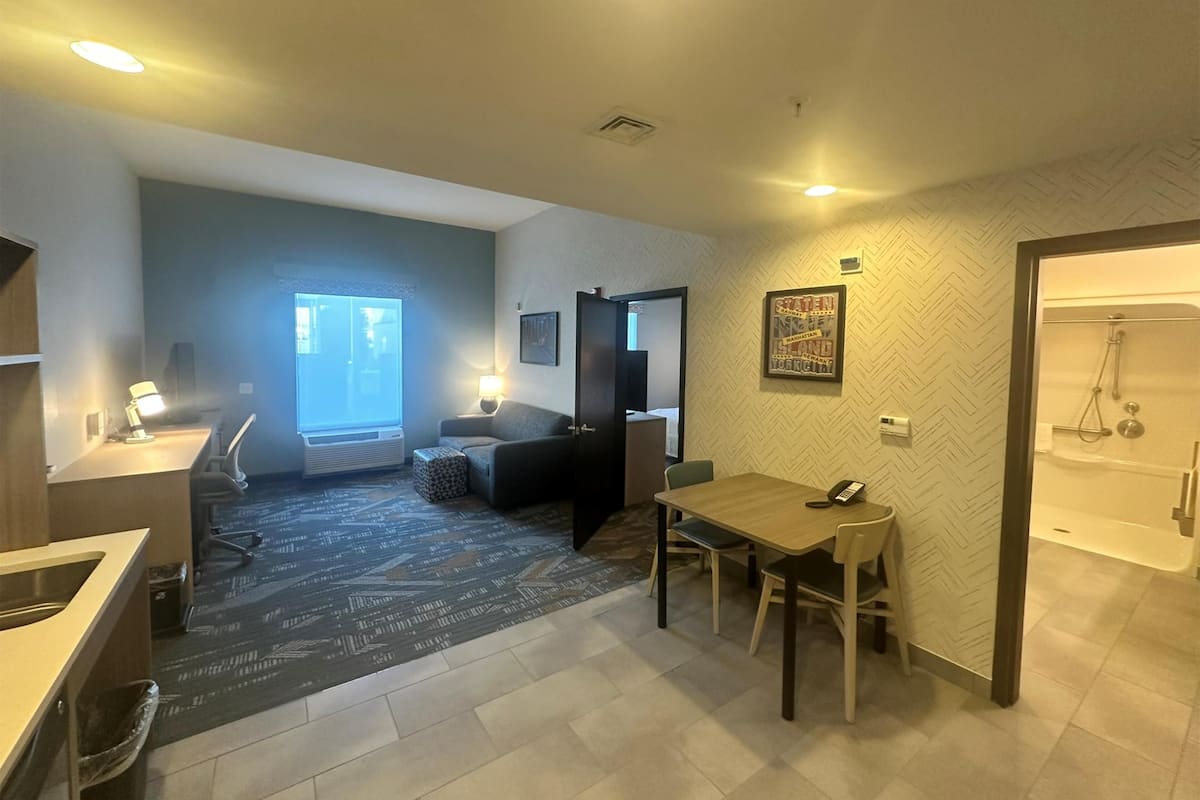 Suite, 1 King Bed | Living area | LCD TV, MP3 dock