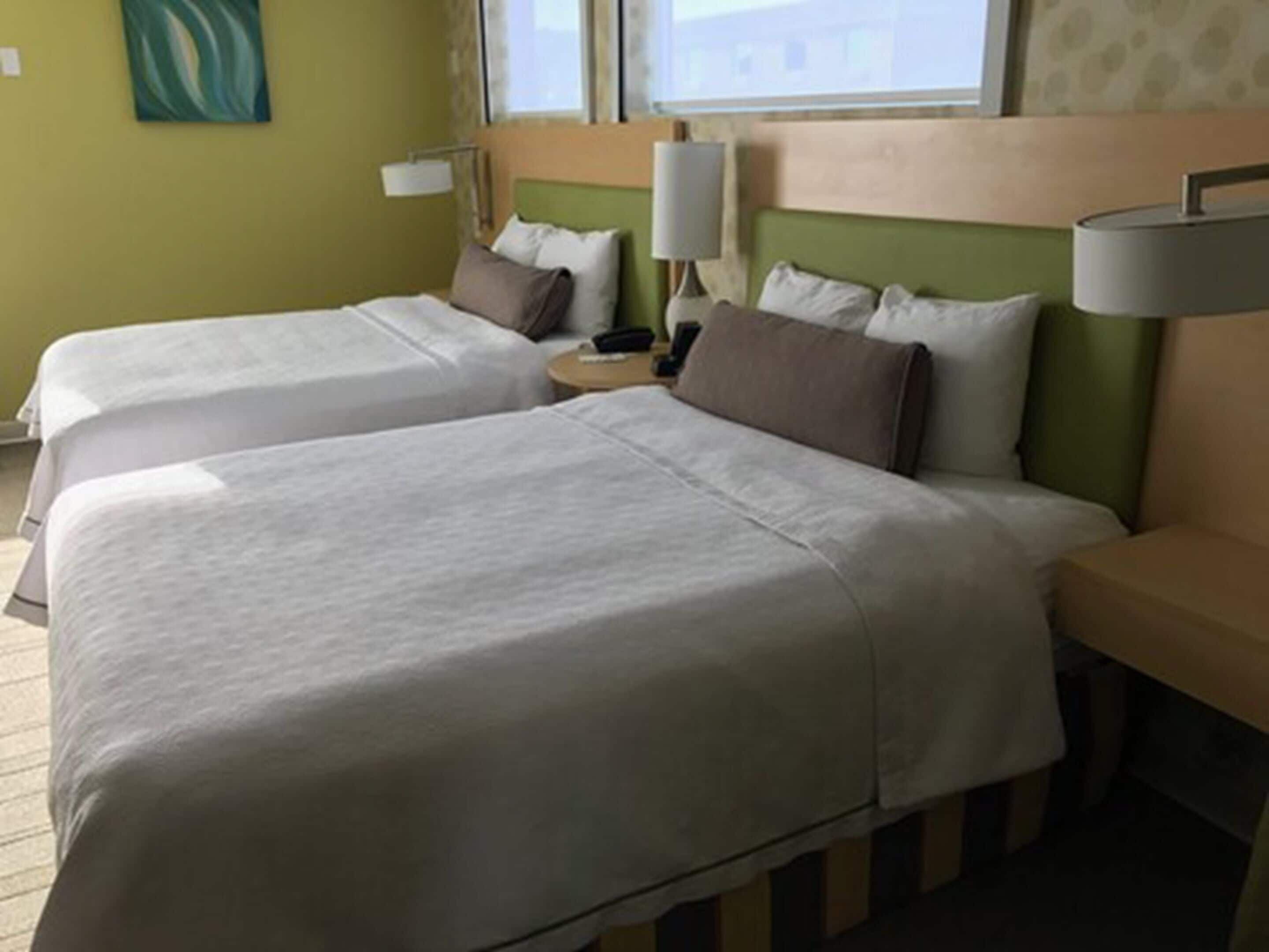 Cortinas blackout, tabla de planchar con plancha y wifi gratis 