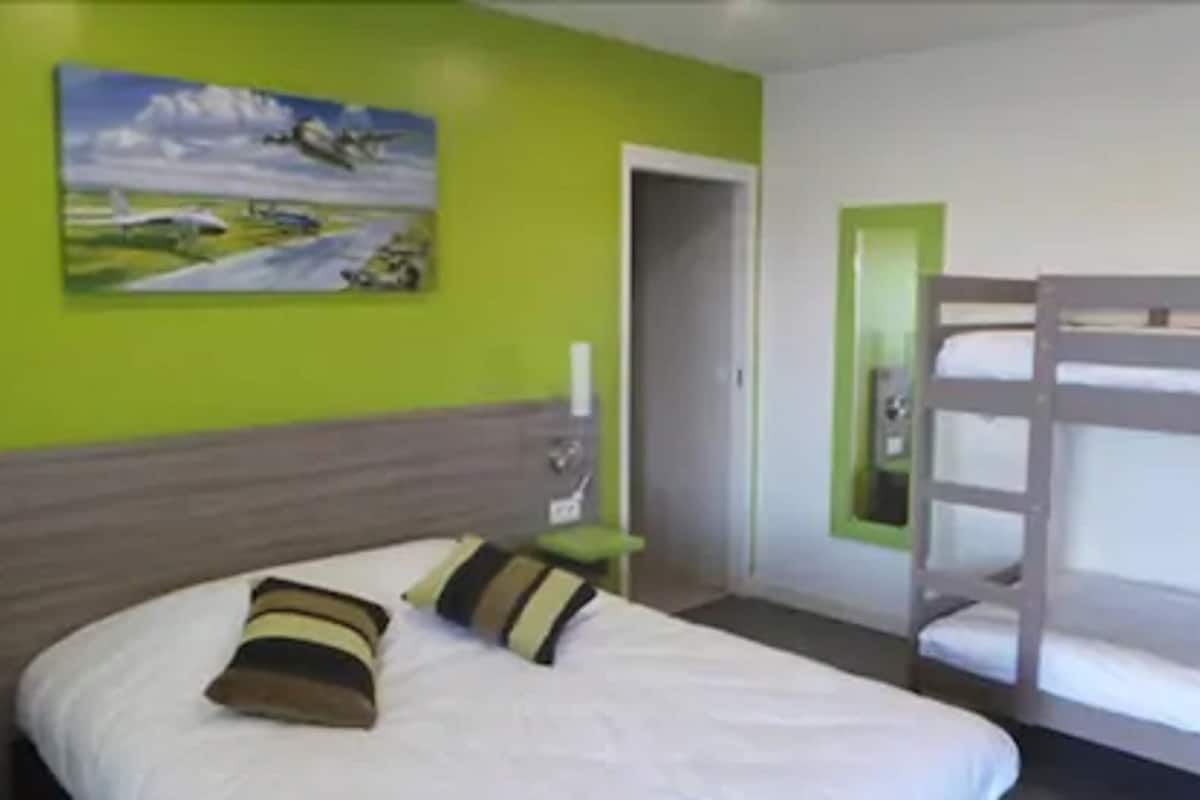 In-room safe, desk, soundproofing, free WiFi