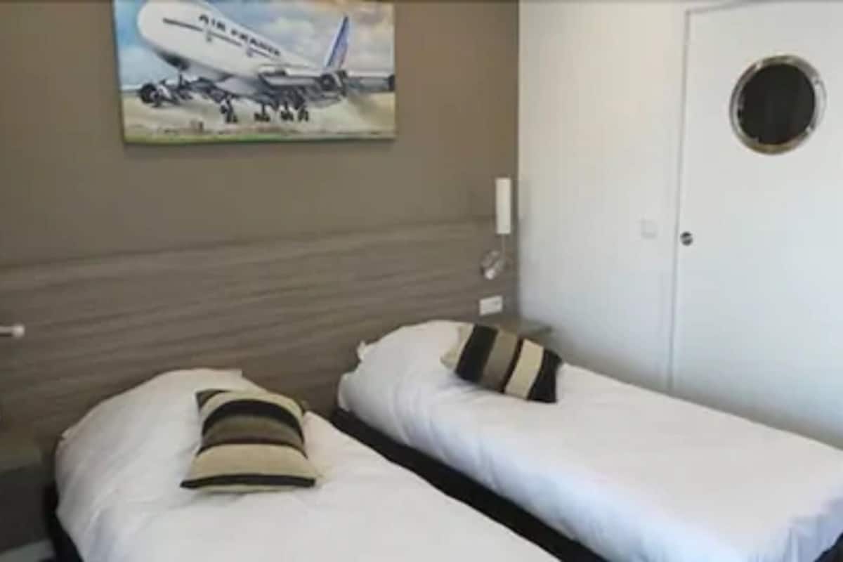 Twin Room | In-room safe, desk, soundproofing, free WiFi