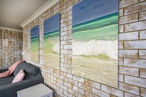 Basic Apartment | Living area